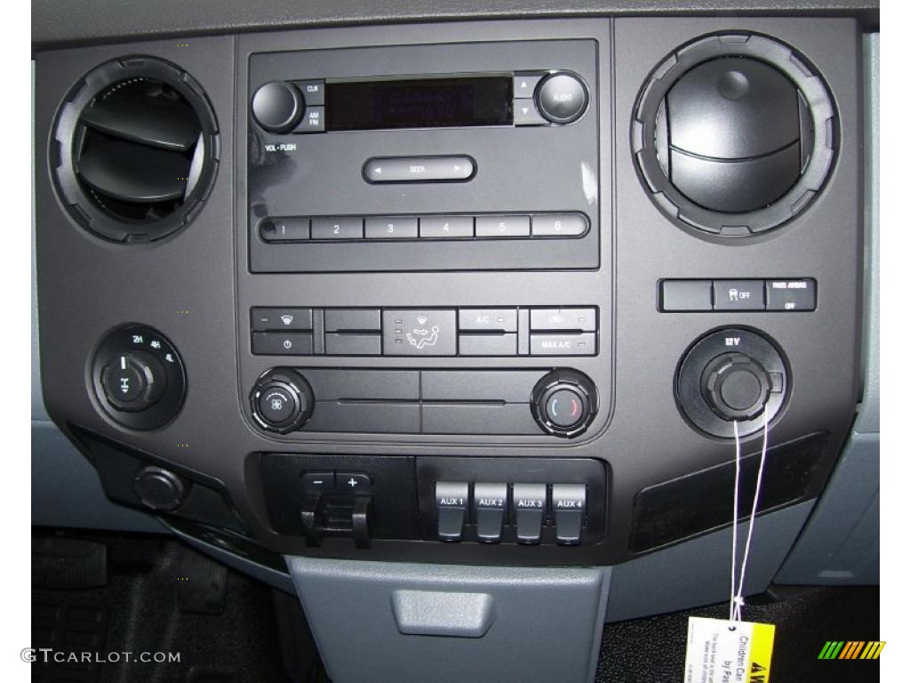 2011 Ford F350 Super Duty XL Regular Cab 4x4 Controls Photo #39278095