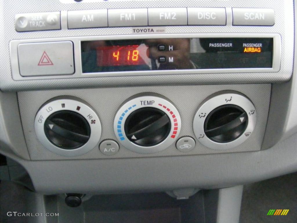 2007 Toyota Tacoma Access Cab 4x4 Controls Photo #39279075