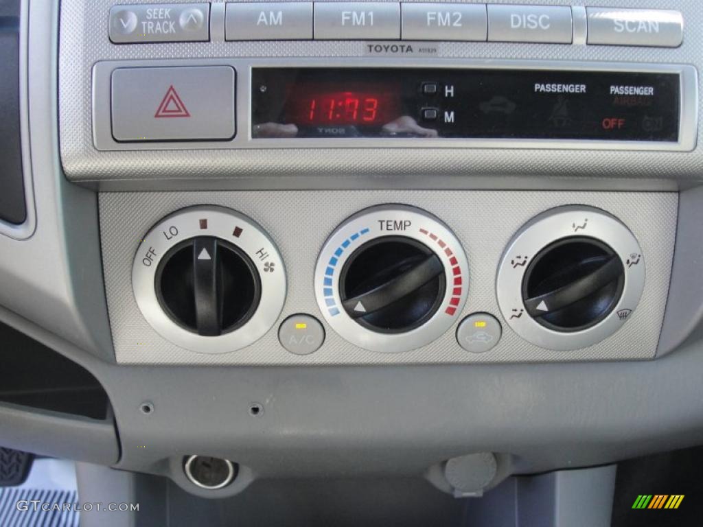 2007 Toyota Tacoma V6 PreRunner TRD Access Cab Controls Photo #39279099