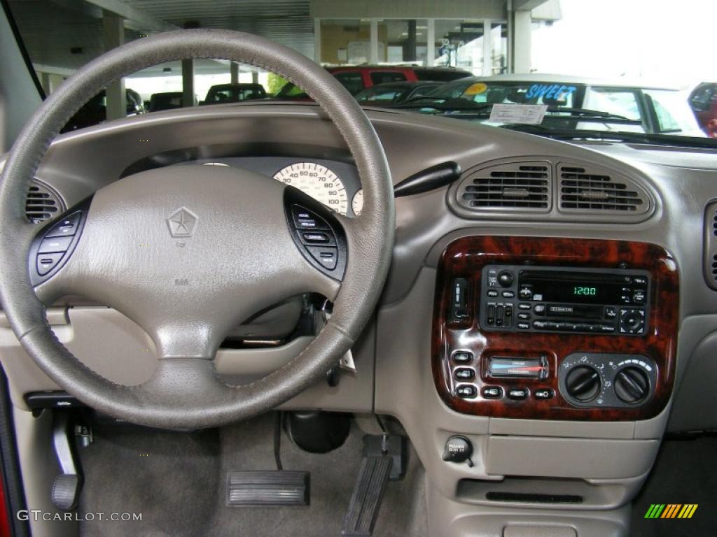 2000 Chrysler Town & Country Limited Taupe Dashboard Photo #39279862