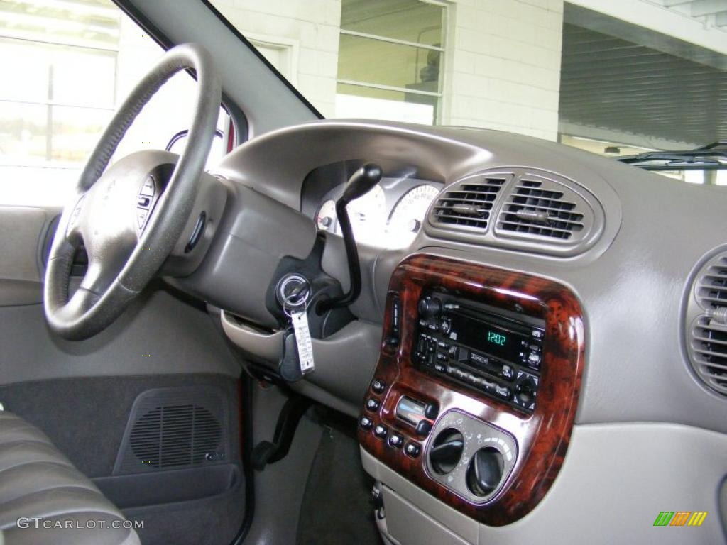 2000 Chrysler Town & Country Limited Taupe Dashboard Photo #39280011