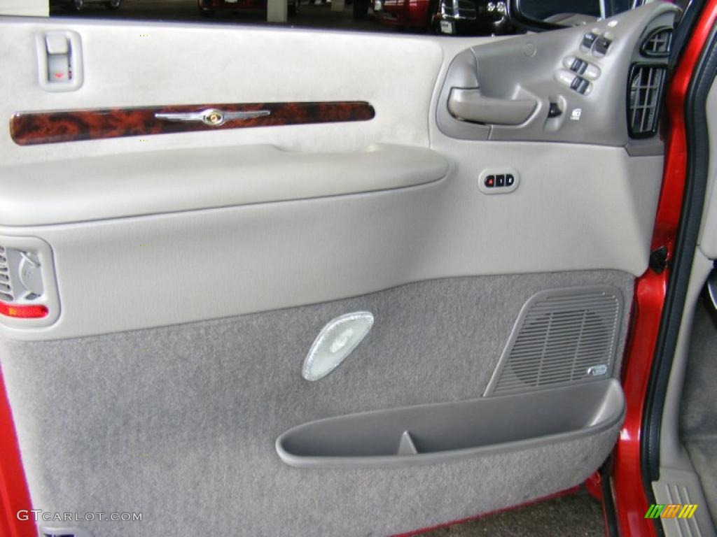 2000 Chrysler Town & Country Limited Taupe Door Panel Photo #39280159