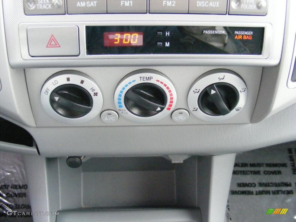 2010 Toyota Tacoma V6 SR5 Access Cab 4x4 Controls Photo #39281983