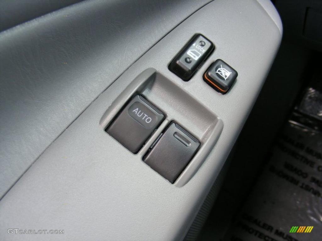 2010 Toyota Tacoma V6 SR5 Access Cab 4x4 Controls Photo #39282015