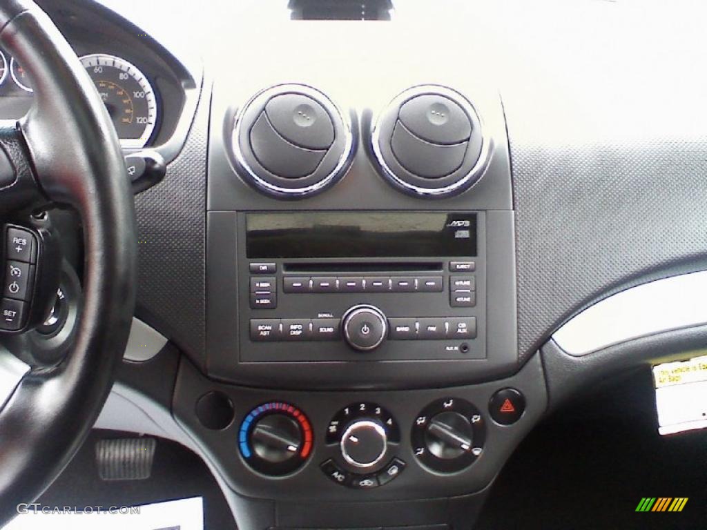 2010 Chevrolet Aveo Aveo5 LT Controls Photo #39282311