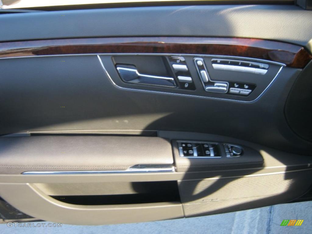 2011 Mercedes-Benz S 550 Sedan Black Door Panel Photo #39284079