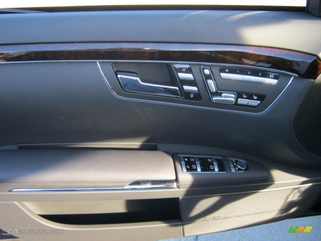 2011 Mercedes-Benz S 550 Sedan Black Door Panel Photo #39284251