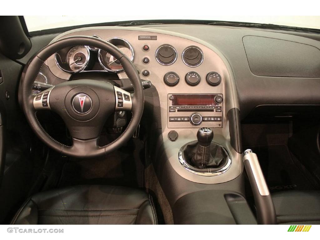 2008 Pontiac Solstice GXP Roadster Ebony Dashboard Photo #39285051