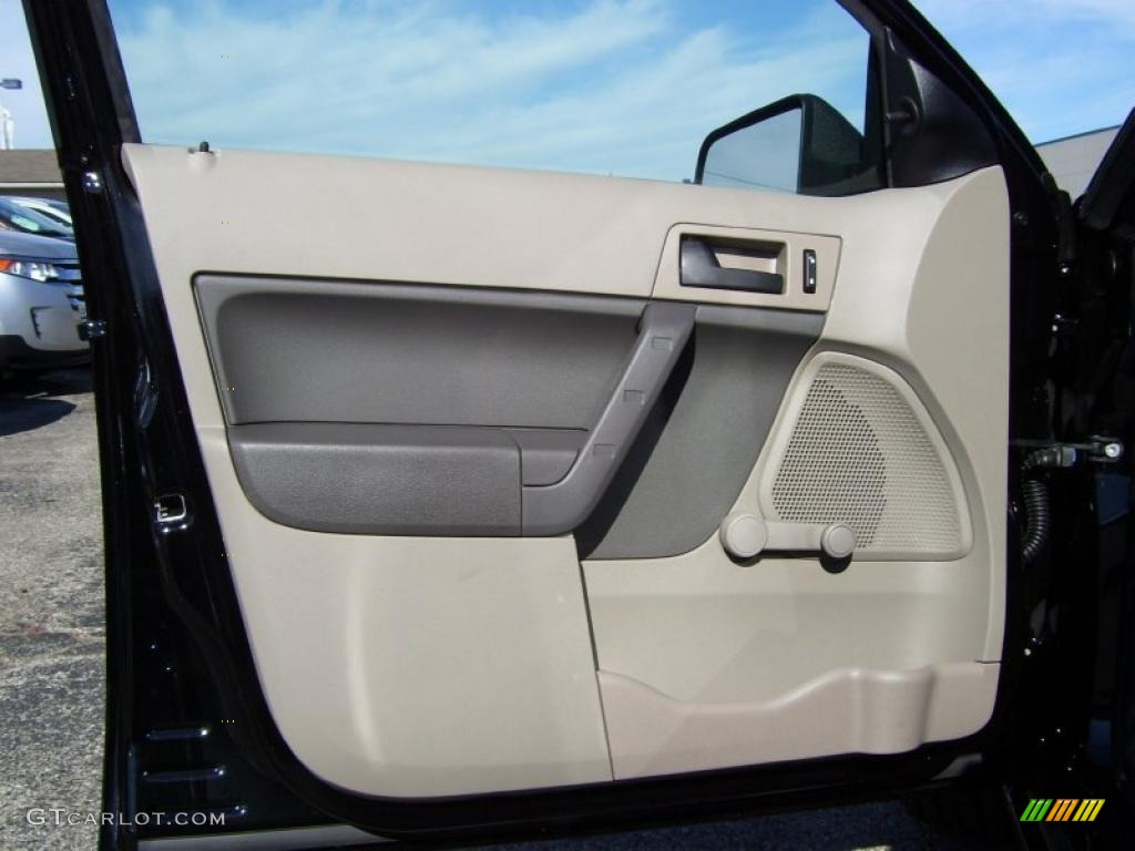 2011 Ford Focus S Sedan Medium Stone Door Panel Photo #39285975