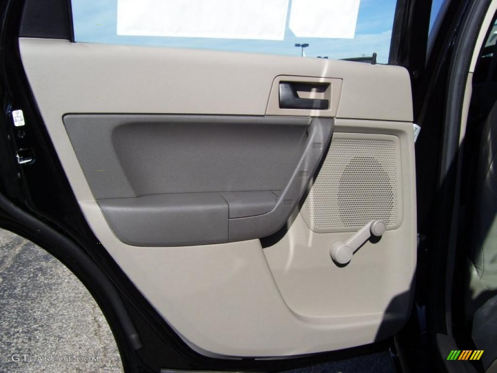 2011 Ford Focus S Sedan Medium Stone Door Panel Photo #39285991