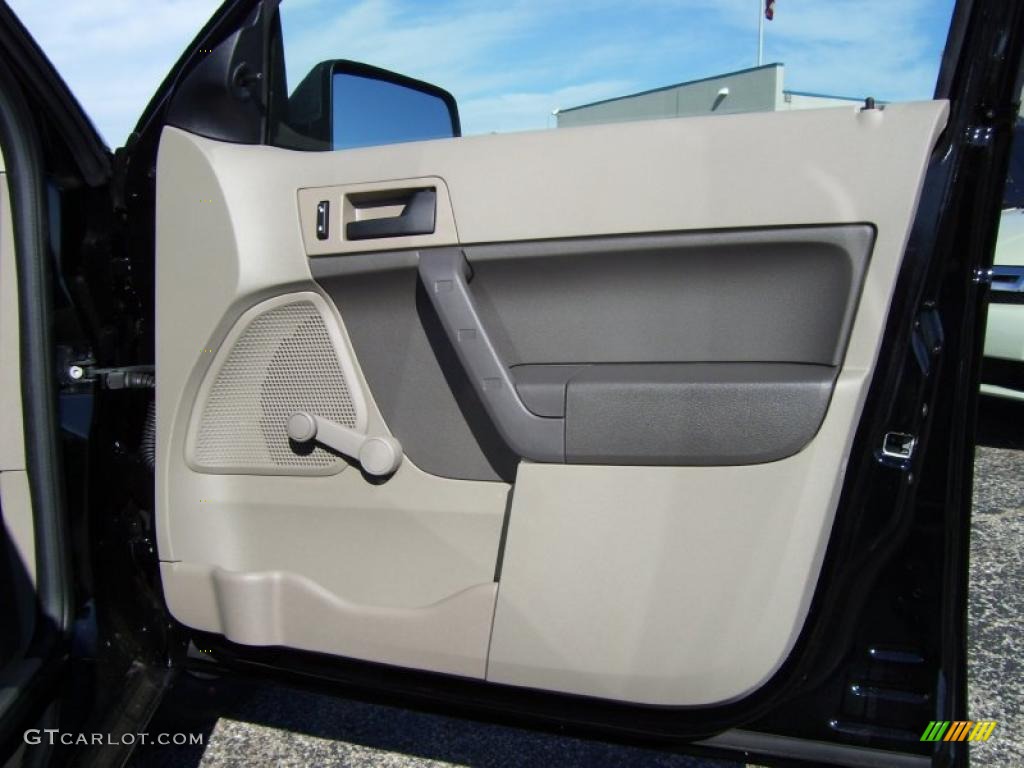 2011 Ford Focus S Sedan Medium Stone Door Panel Photo #39286003