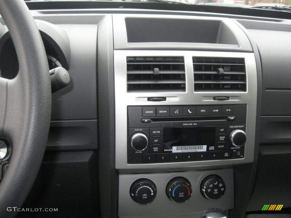2011 Dodge Nitro Heat 4x4 Controls Photo #39286299