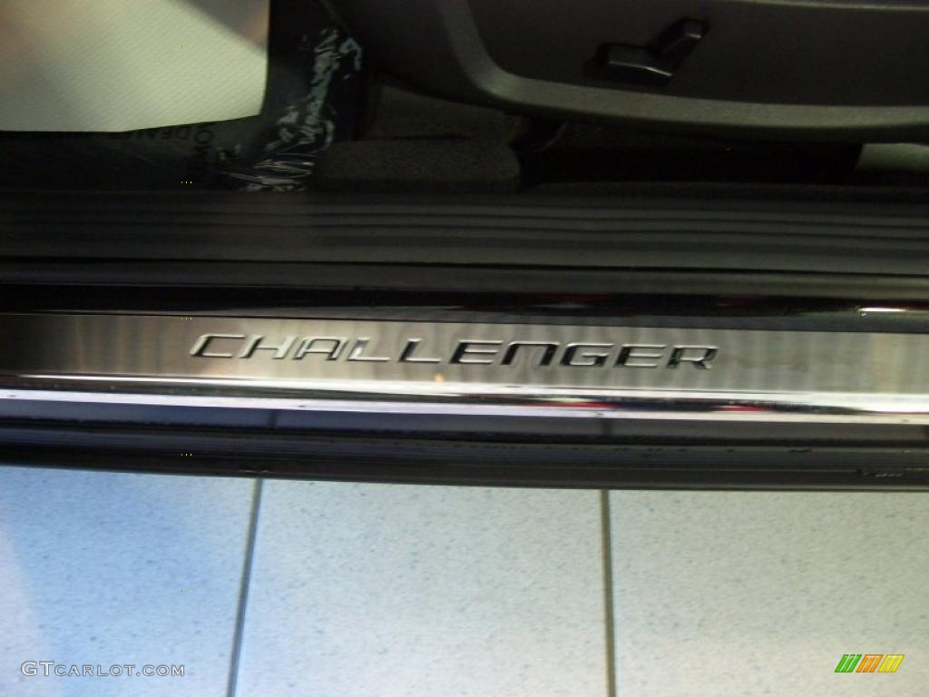 2010 Dodge Challenger SRT8 Marks and Logos Photo #39288063