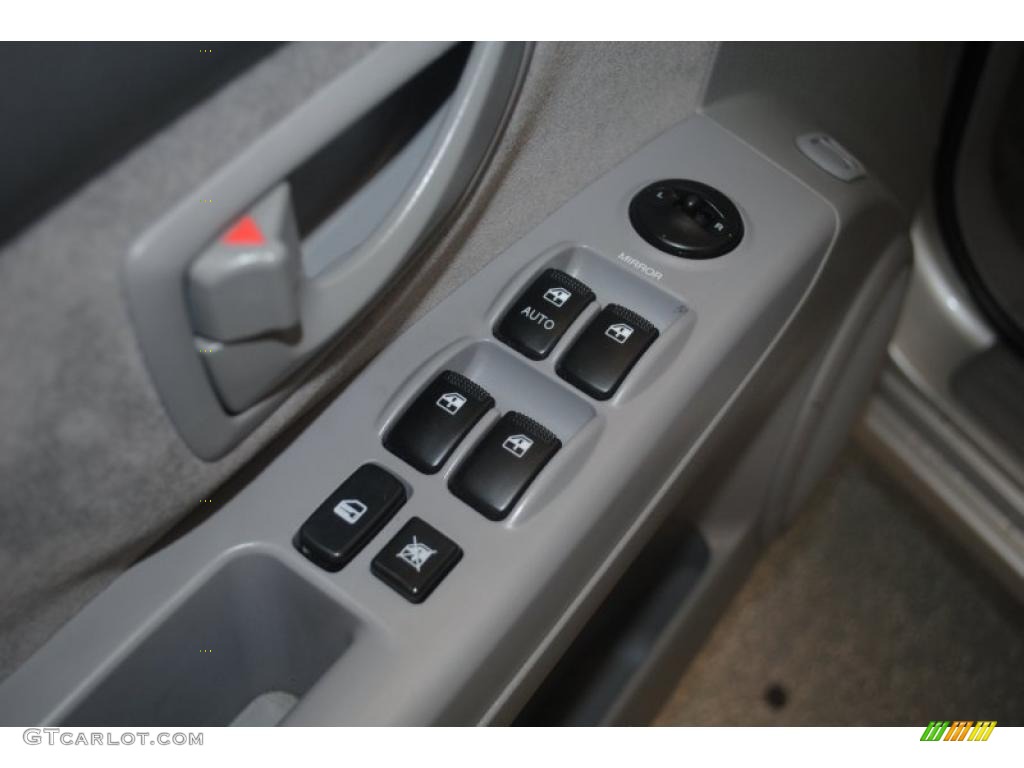 2008 Kia Sorento LX Controls Photo #39289027