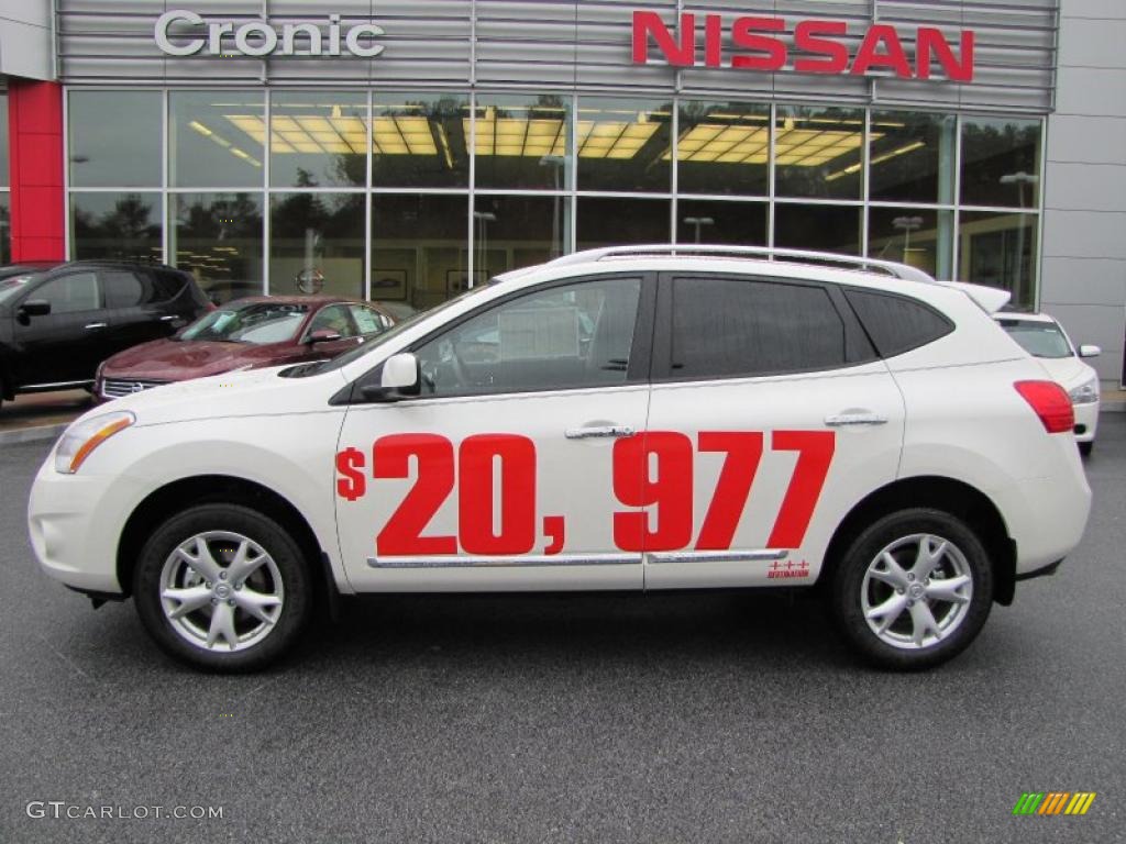 2011 Rogue SV - Pearl White / Black photo #1