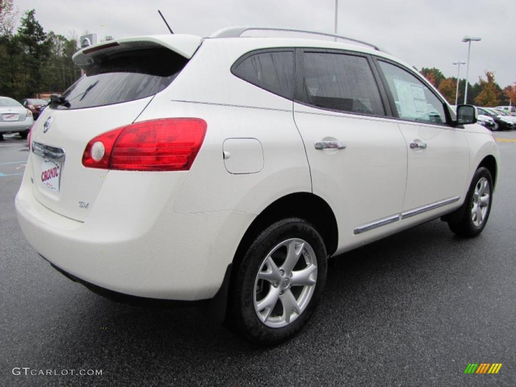 2011 Rogue SV - Pearl White / Black photo #4