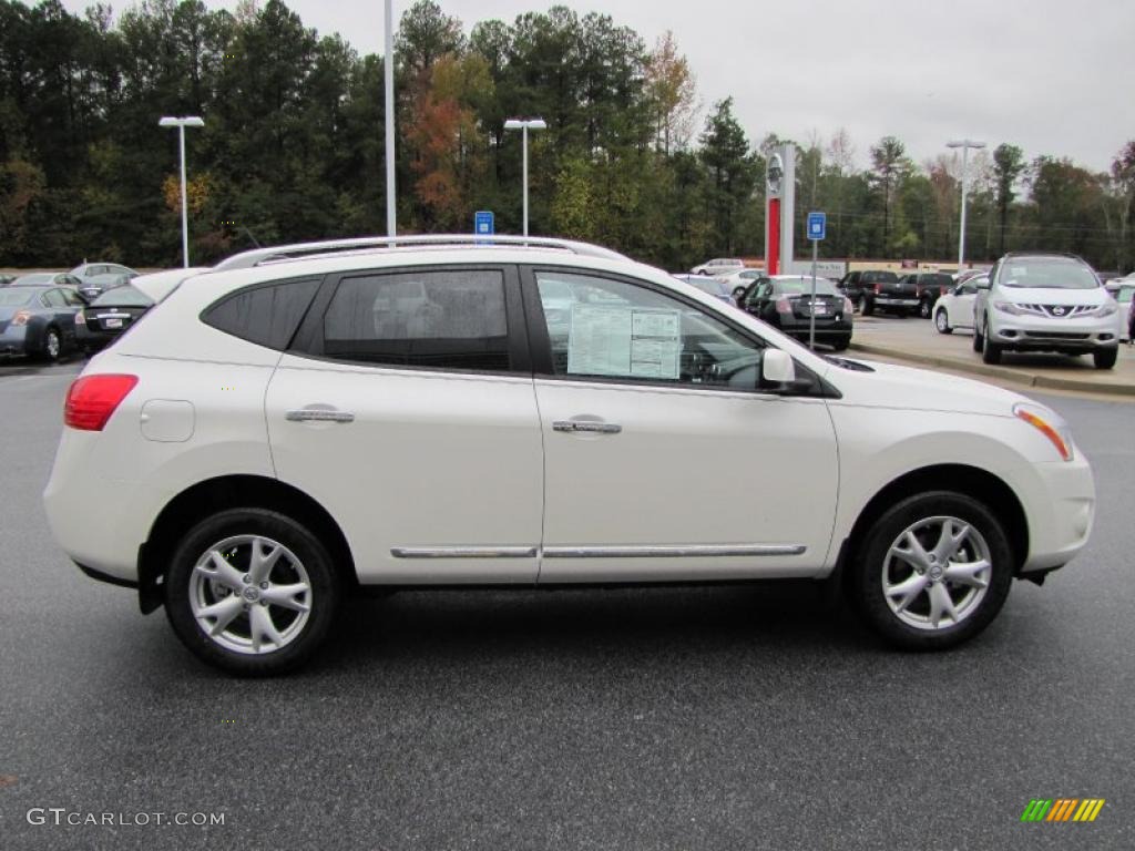 2011 Rogue SV - Pearl White / Black photo #5