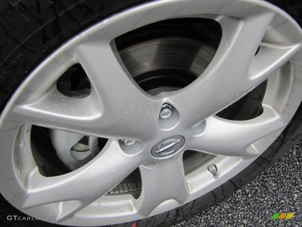 2011 Rogue SV - Pearl White / Black photo #8
