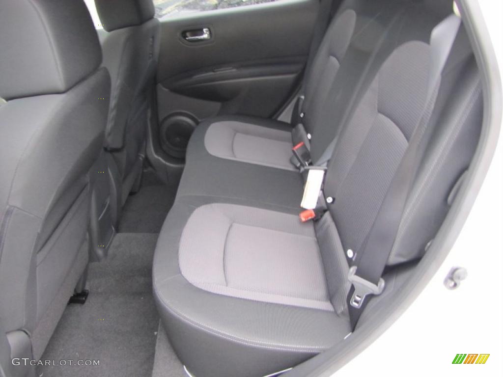 2011 Rogue SV - Pearl White / Black photo #10
