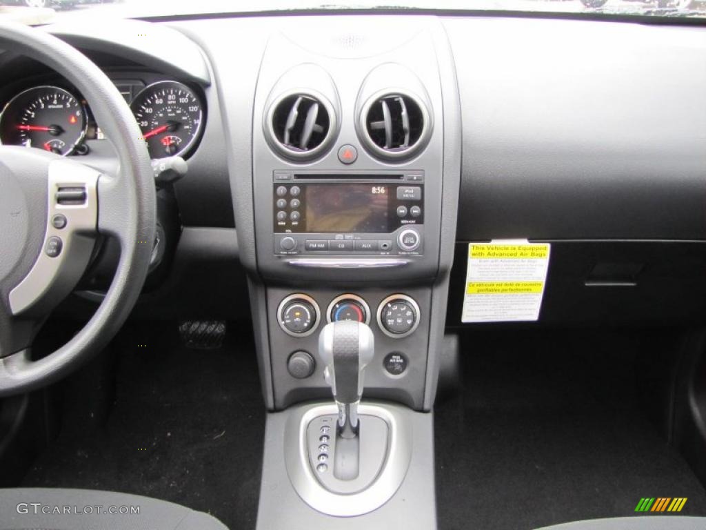 2011 Rogue SV - Pearl White / Black photo #11