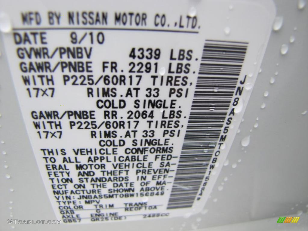 2011 Rogue SV - Pearl White / Black photo #15