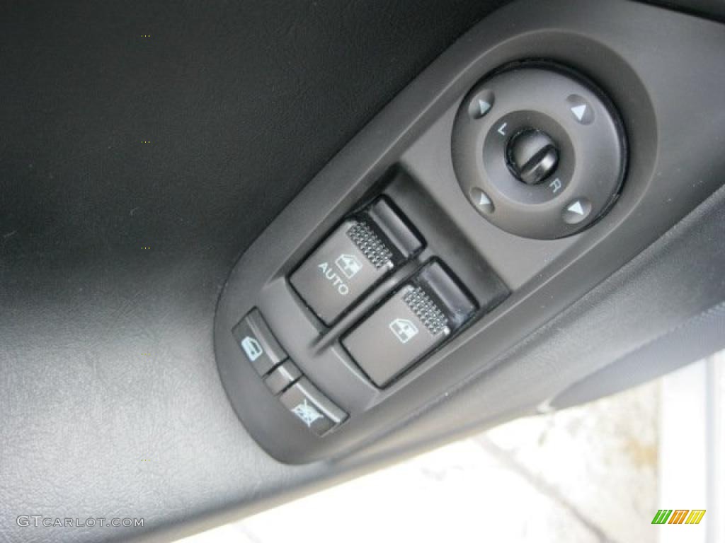 2006 Hyundai Tiburon GS Controls Photo #39289935