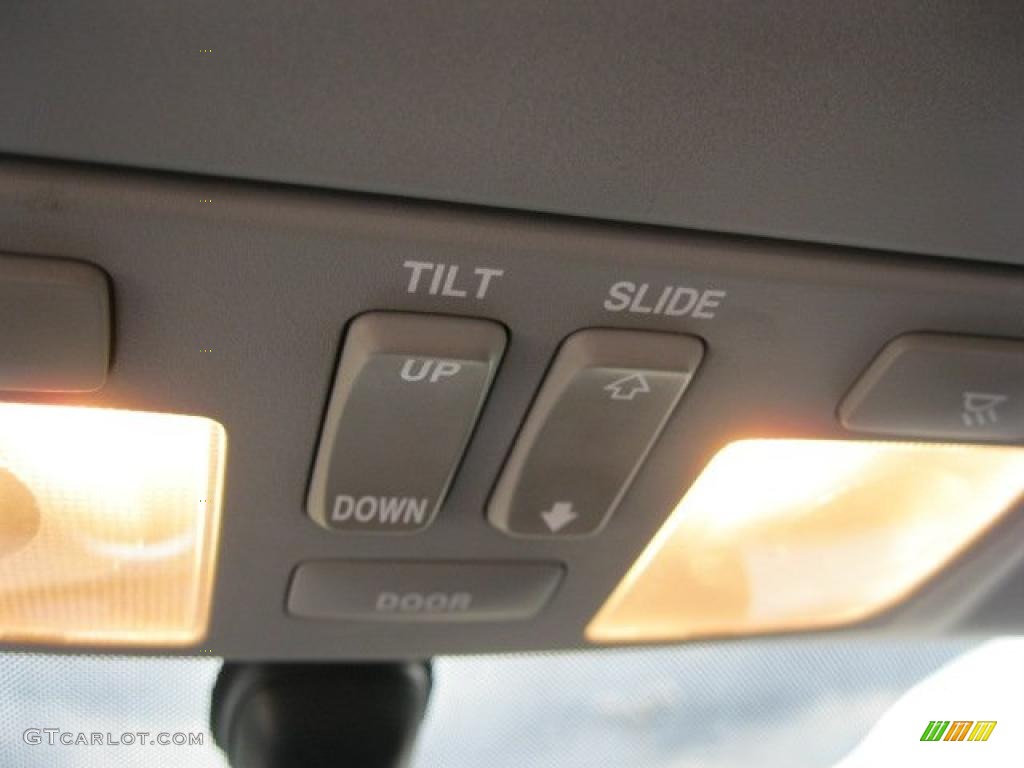 2006 Hyundai Tiburon GS Controls Photo #39289967