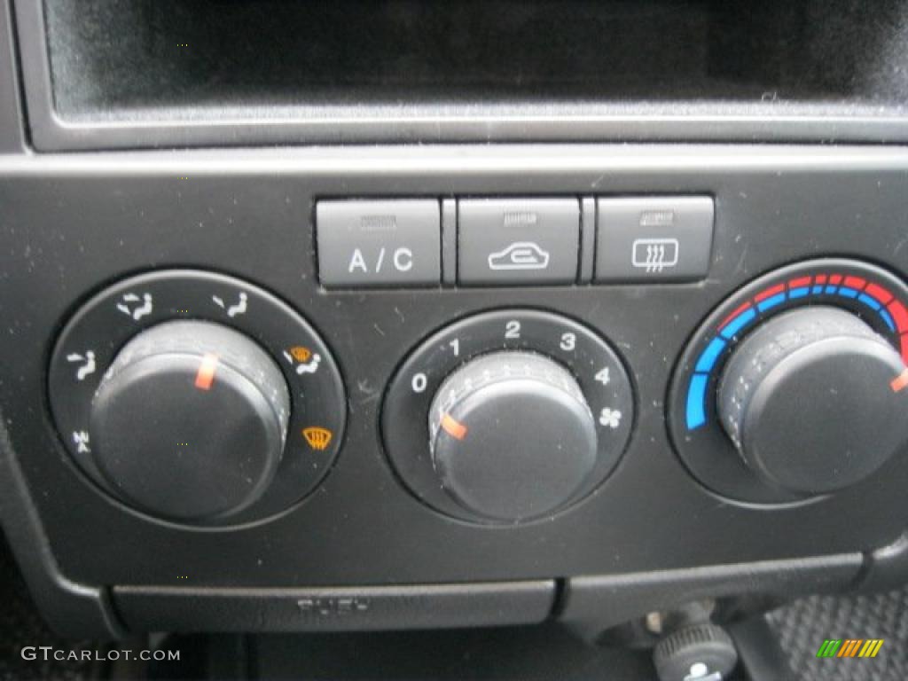 2006 Hyundai Tiburon GS Controls Photo #39290047