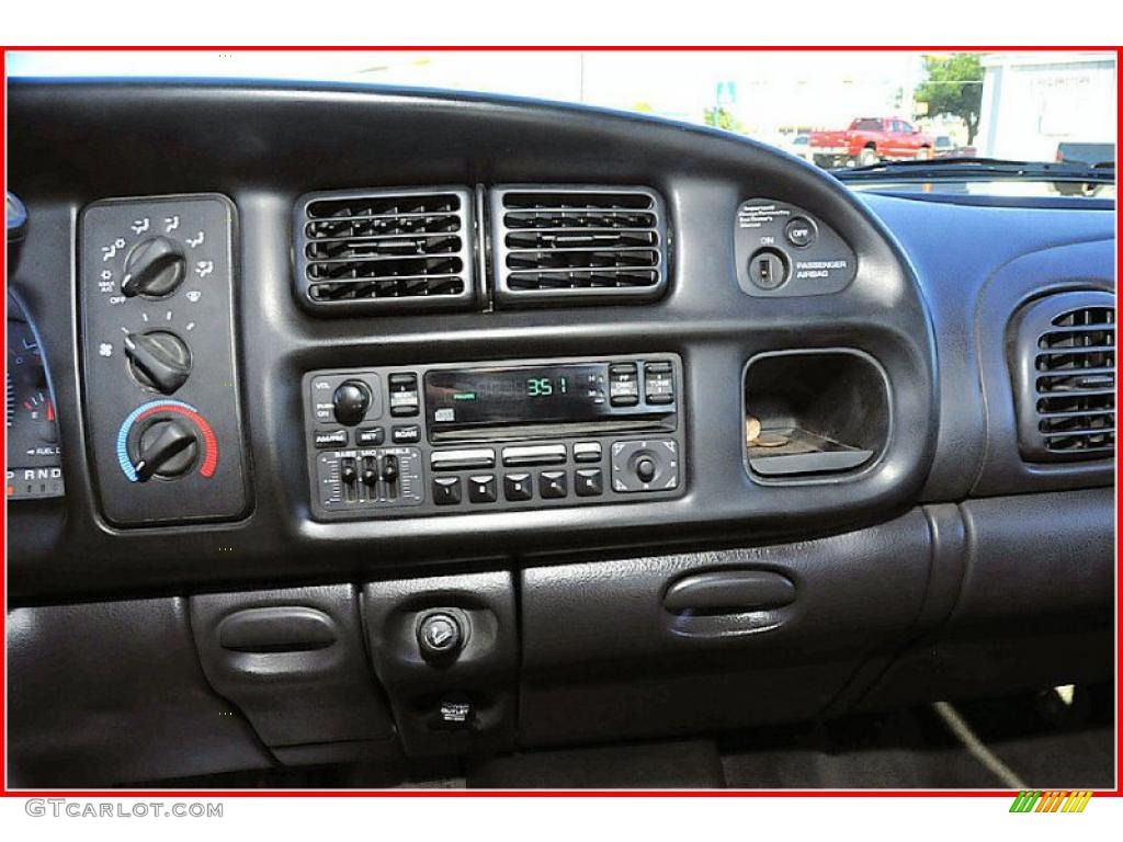 2002 Dodge Ram 2500 SLT Quad Cab 4x4 Controls Photo #39290687