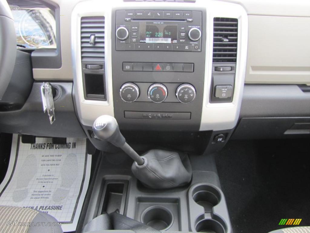 2011 Dodge Ram 3500 HD Big Horn Crew Cab Dually Controls Photo #39291694