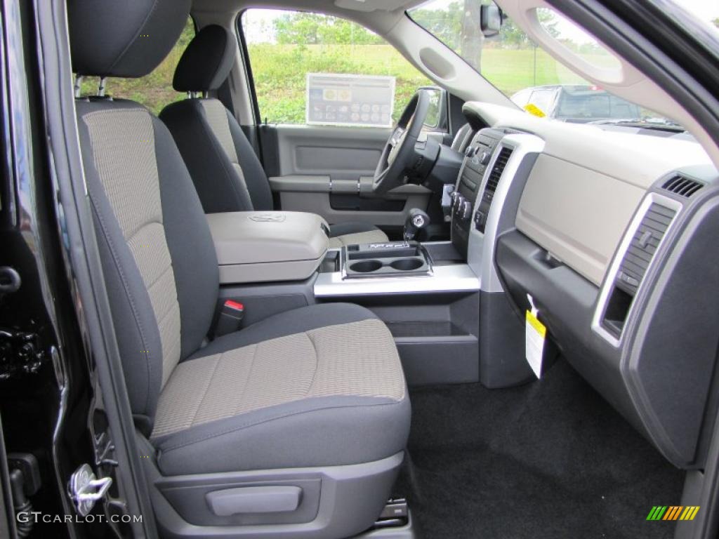 2011 Ram 1500 Big Horn Crew Cab - Brilliant Black Crystal Pearl / Dark Slate Gray/Medium Graystone photo #10