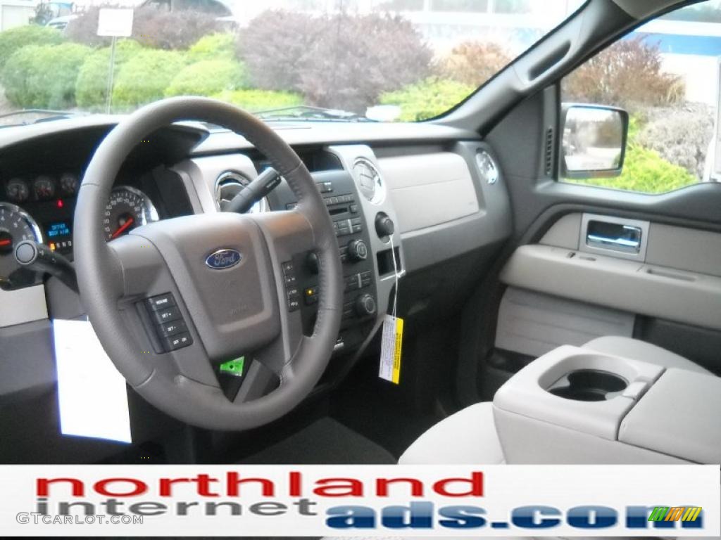 2010 F150 XLT SuperCab 4x4 - Ingot Silver Metallic / Medium Stone photo #10