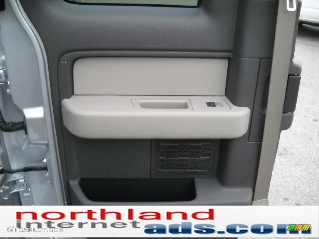 2010 F150 XLT SuperCab 4x4 - Ingot Silver Metallic / Medium Stone photo #13
