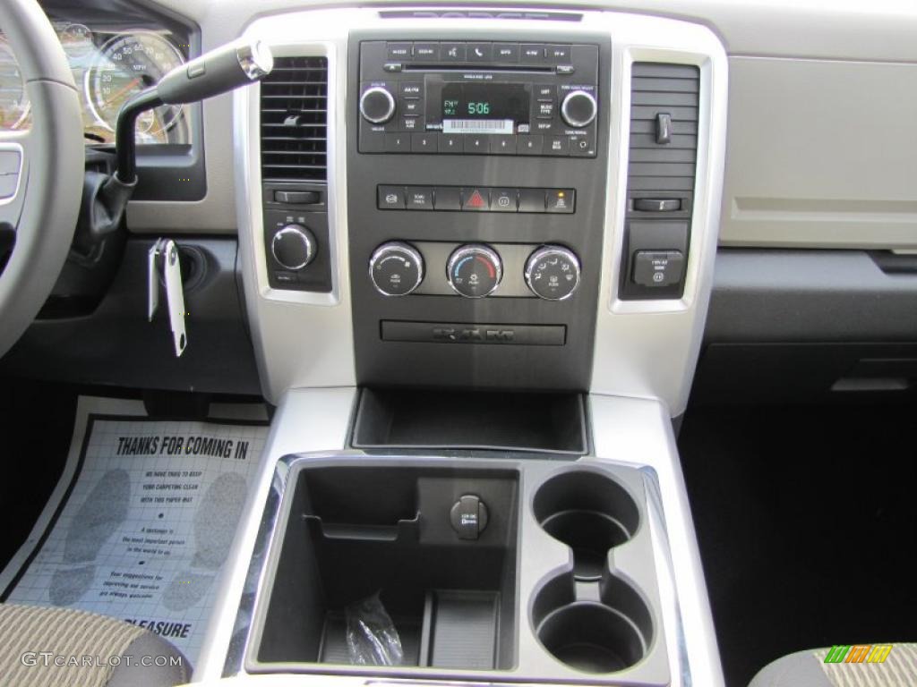 2011 Dodge Ram 2500 HD SLT Outdoorsman Crew Cab 4x4 Controls Photo #39294511