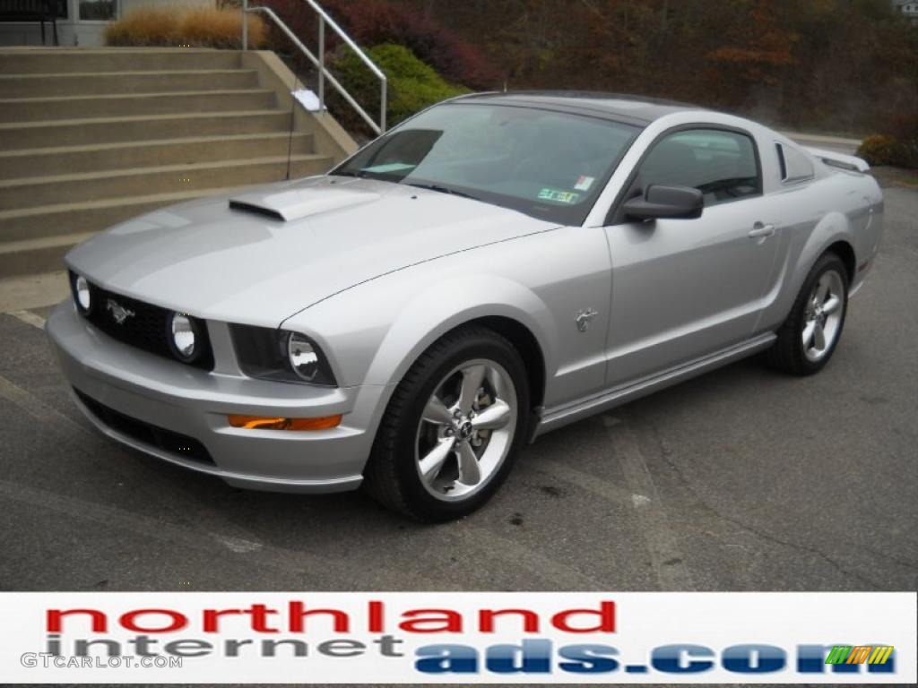 2009 Mustang GT Premium Coupe - Brilliant Silver Metallic / Dark Charcoal photo #2