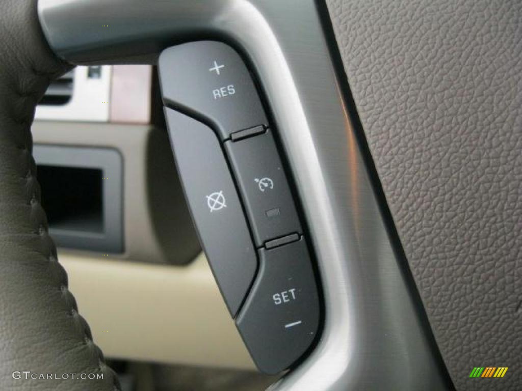 2011 Chevrolet Avalanche LT Controls Photo #39295587
