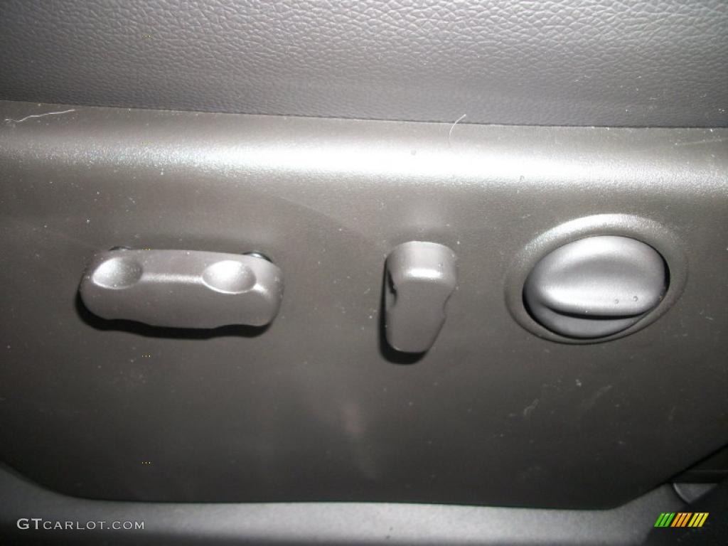 2011 Chevrolet Silverado 2500HD LTZ Extended Cab 4x4 Controls Photo #39296527