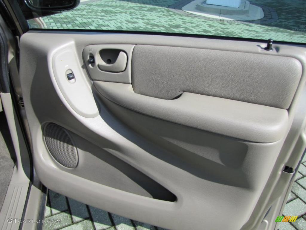 2004 Chrysler Town & Country LX Door Panel Photos