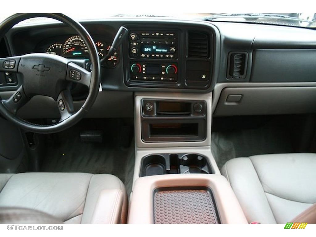 2004 Chevrolet Suburban 1500 LT Gray/Dark Charcoal Dashboard Photo #39301161