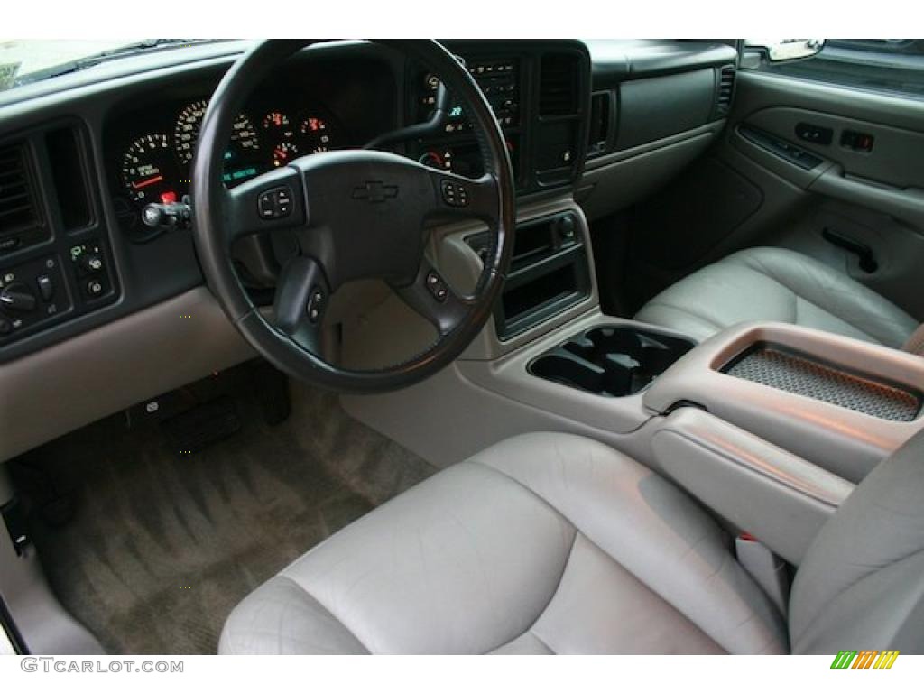 Gray/Dark Charcoal Interior 2004 Chevrolet Suburban 1500 LT Photo #39301349