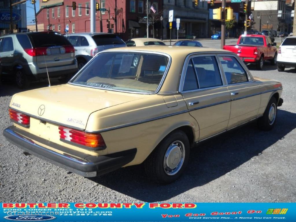 Light Ivory 1981 Mercedes-Benz E Class 240 D Sedan Exterior Photo #39301397