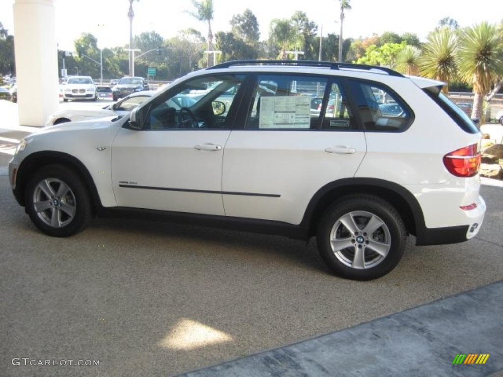 2011 X5 xDrive 35d - Alpine White / Black photo #2