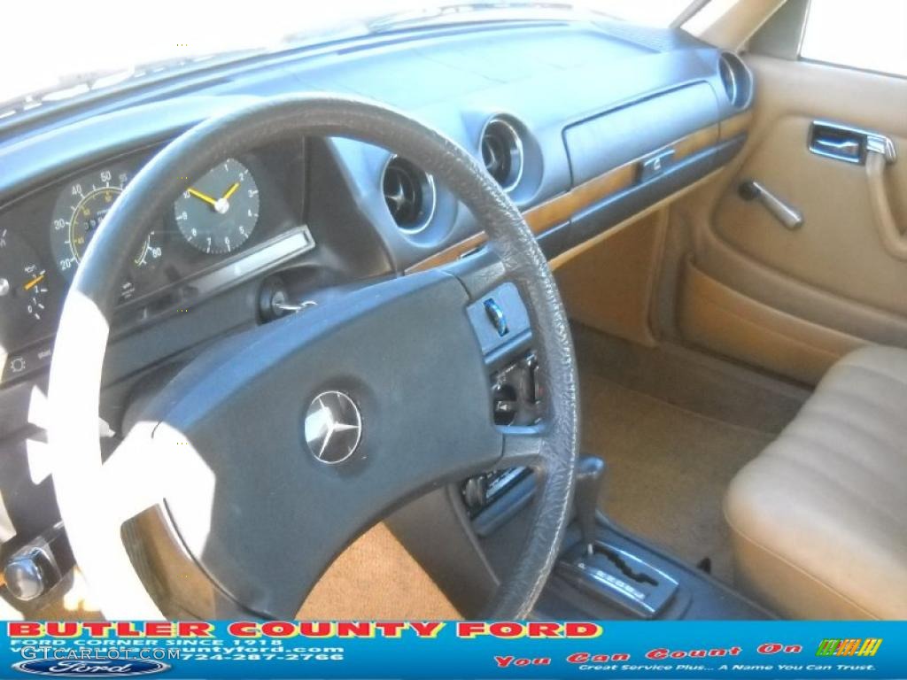 1981 Mercedes-Benz E Class 240 D Sedan Tan Dashboard Photo #39301493