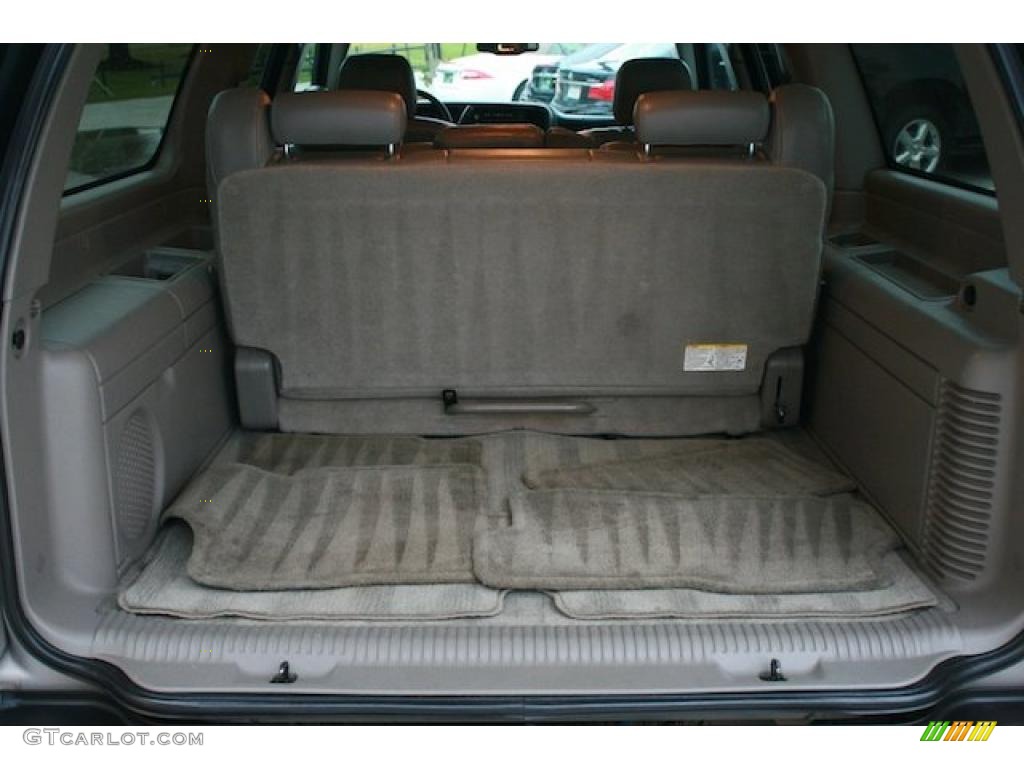 2004 Chevrolet Suburban 1500 LT Trunk Photo #39301541
