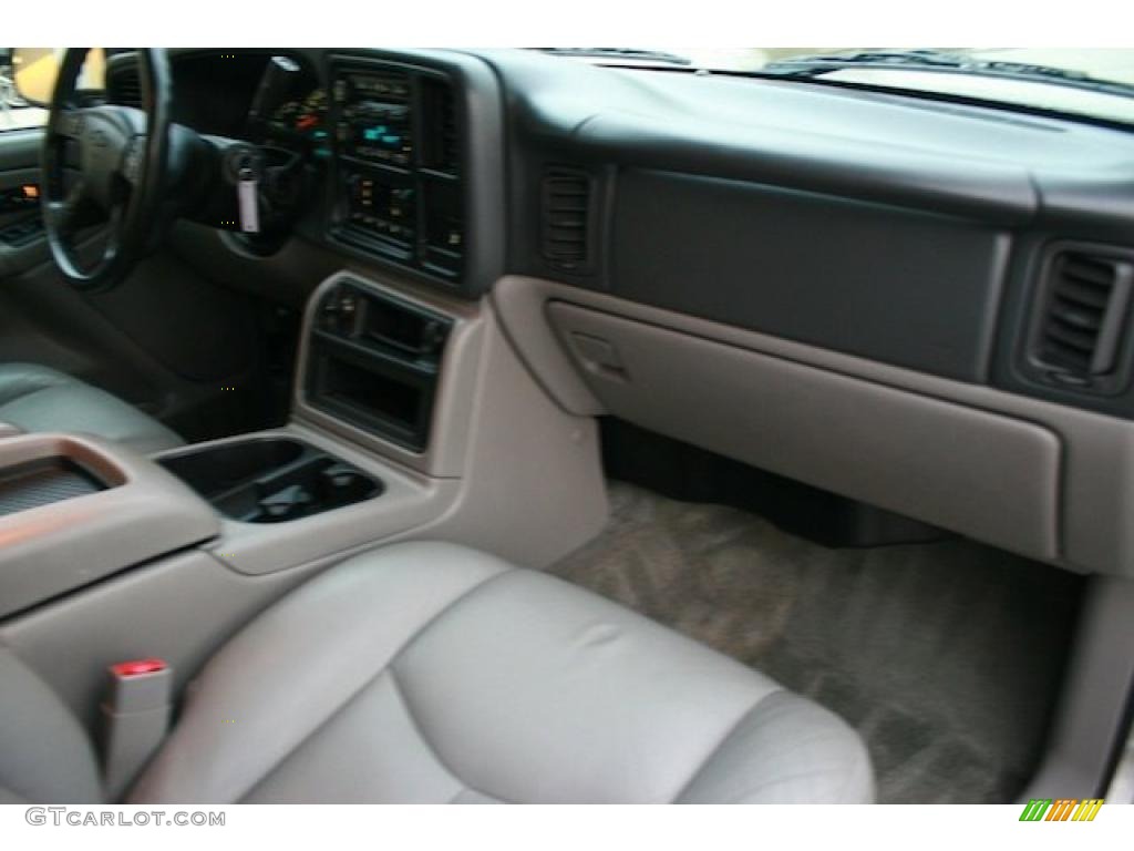 2004 Chevrolet Suburban 1500 LT Gray/Dark Charcoal Dashboard Photo #39301641