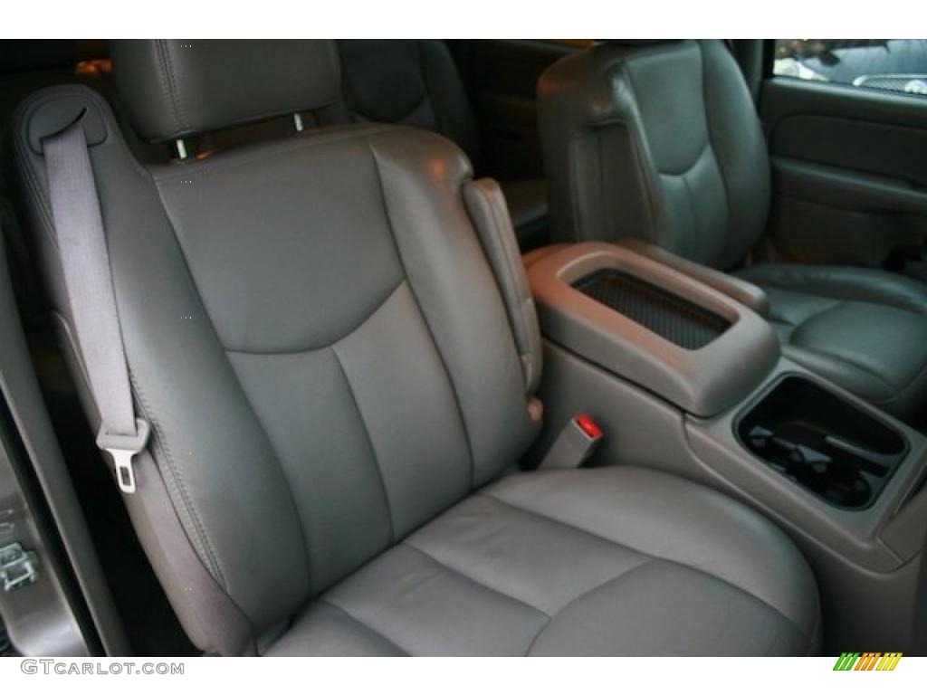Gray/Dark Charcoal Interior 2004 Chevrolet Suburban 1500 LT Photo #39301689
