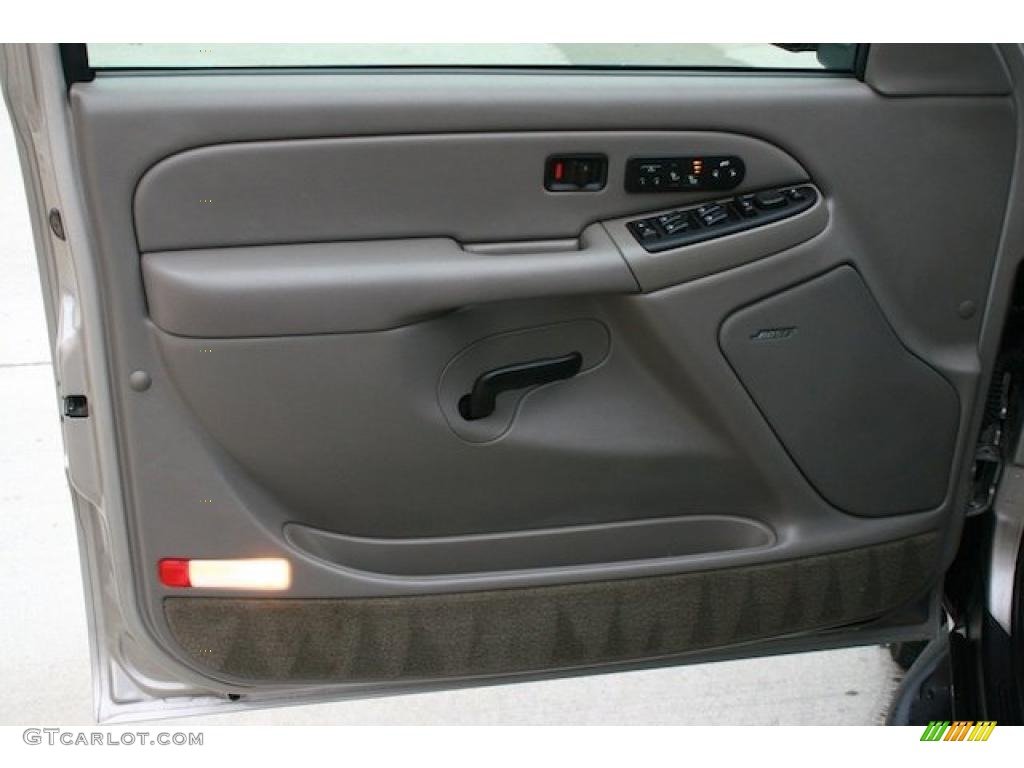 2004 Chevrolet Suburban 1500 LT Gray/Dark Charcoal Door Panel Photo #39301721