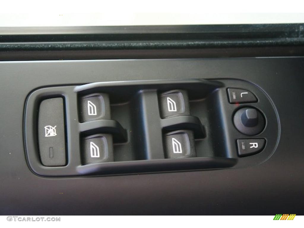 2009 Land Rover LR2 HSE Controls Photo #39302113