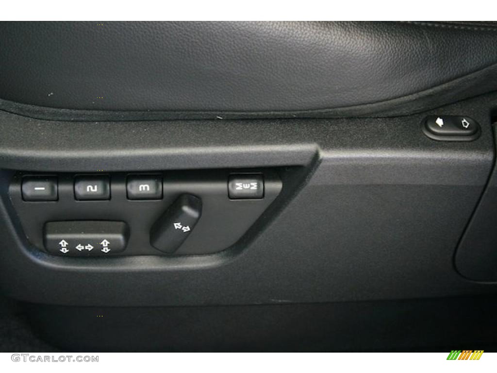 2009 Land Rover LR2 HSE Controls Photo #39302125