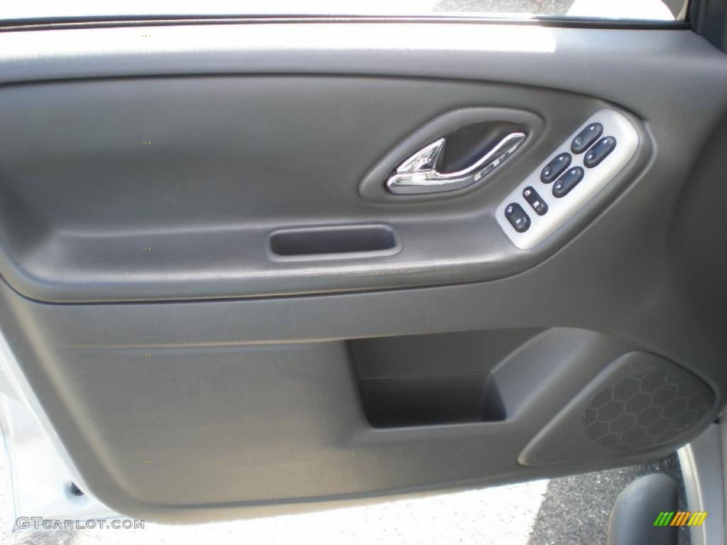 2006 Mazda Tribute i 4WD Door Panel Photos